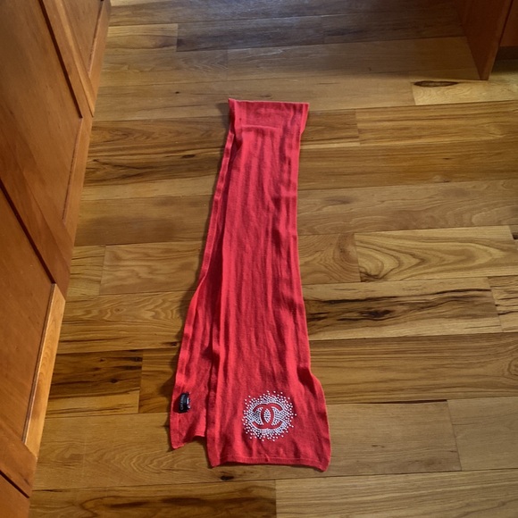 Chanel Red Scarf with Logo Embellishment🌺vintage - Picture 4 of 4